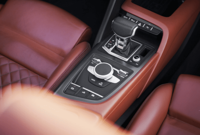 Audi R8 V10 Spyder - Image 6