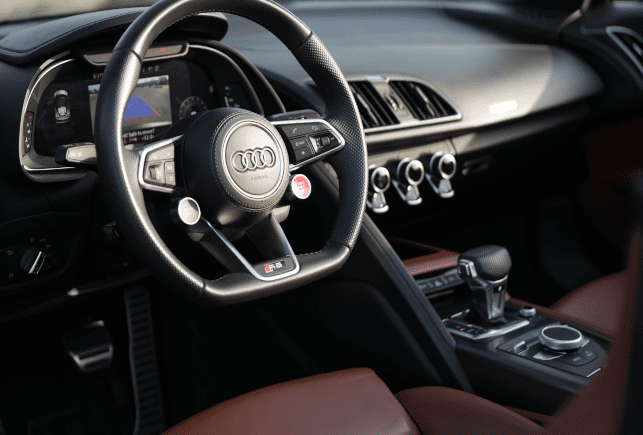 Audi R8 V10 Spyder - Image 3