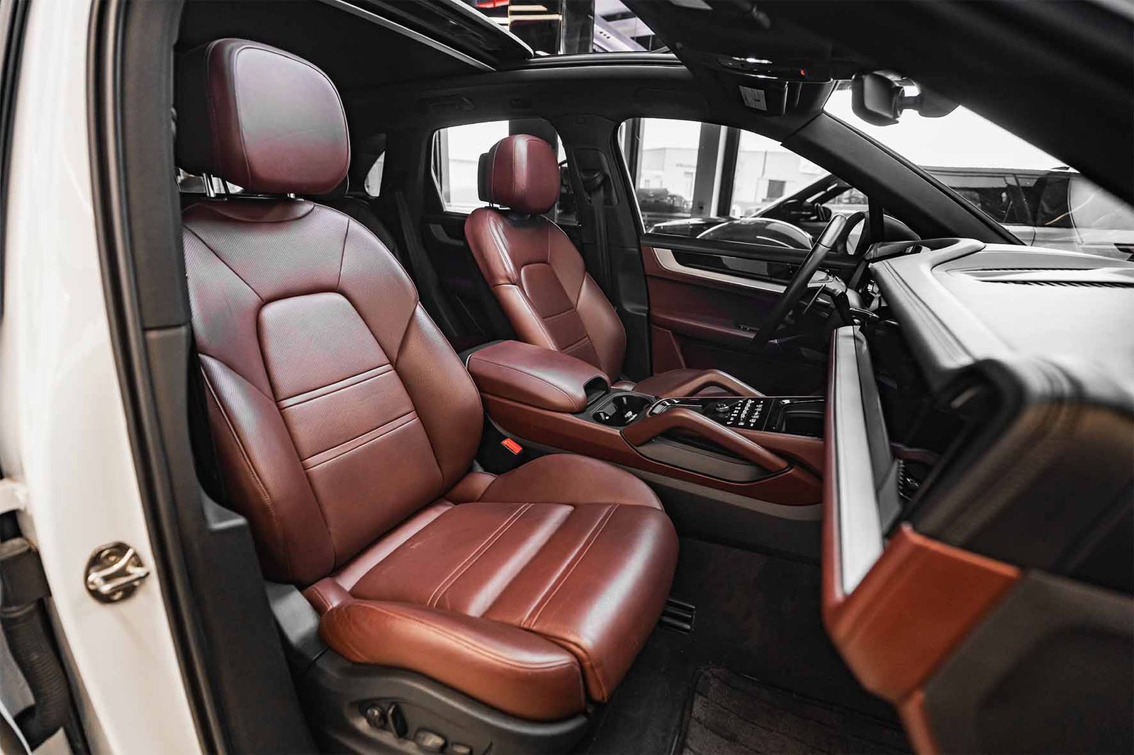 Porsche Cayenne - Image 4