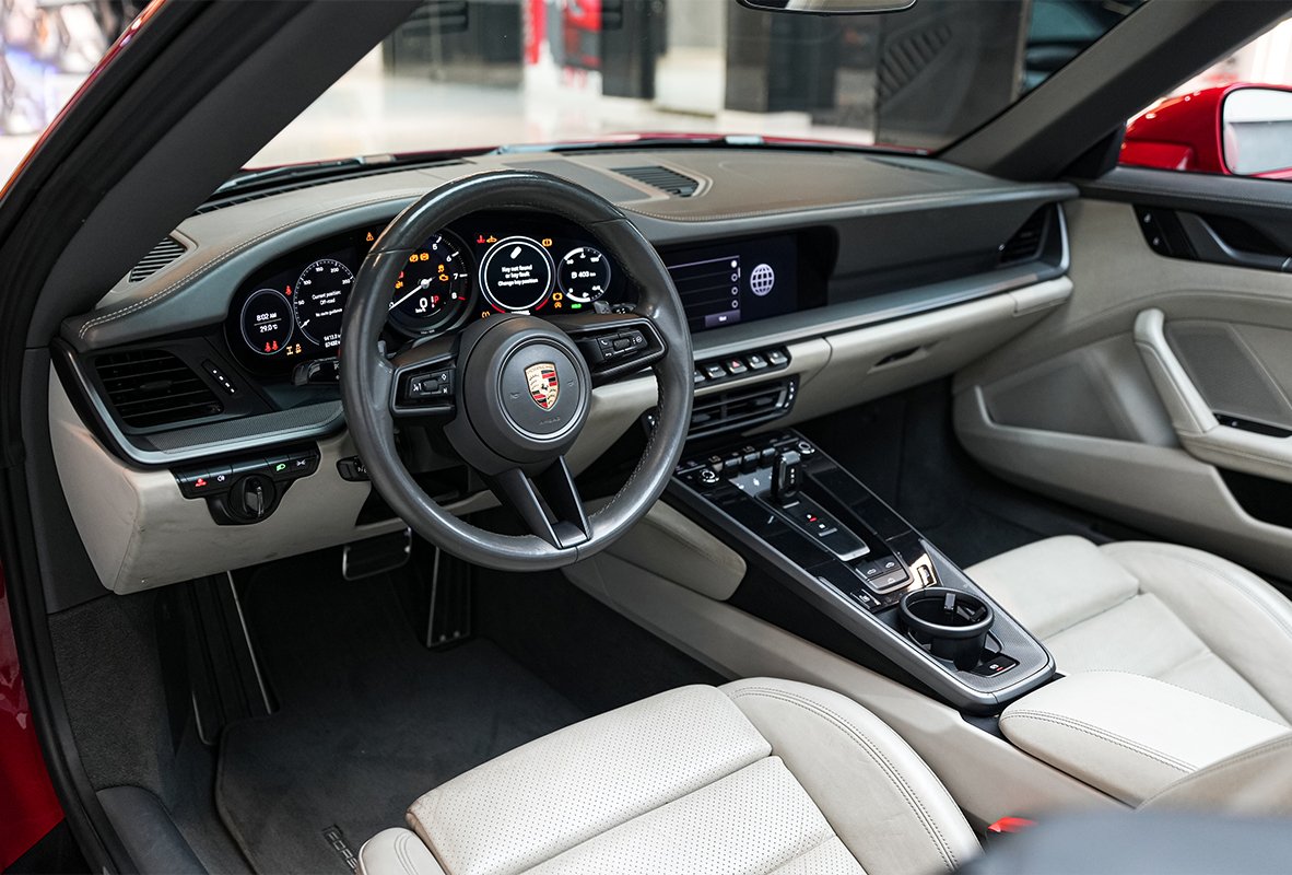 Porsche 911 Carrera 4s - Image 4