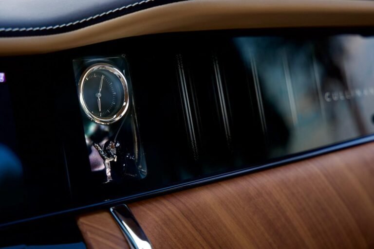 Bespoke Spirit of Ecstasy timepiece set into the Cullinan fascia