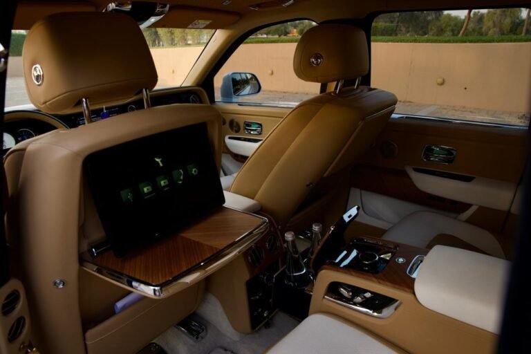 Rolls-Royce Cullinan rear entertainment screens and picnic table