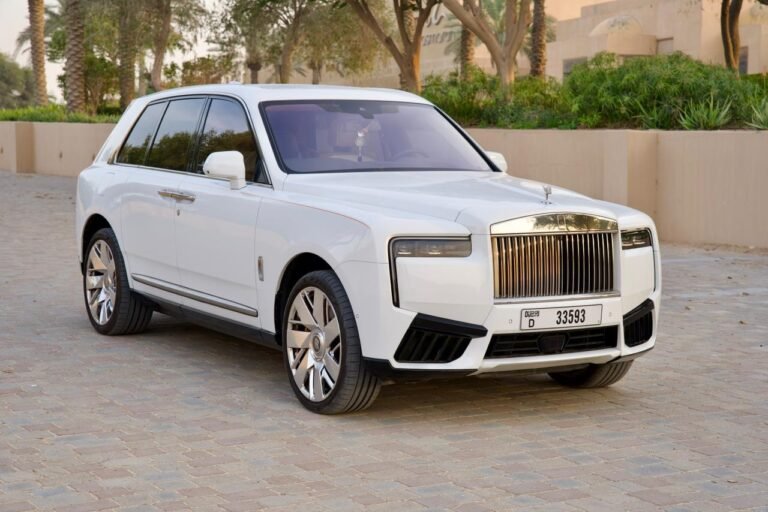 Rolls-Royce Cullinan front three-quarter — hire in Dubai